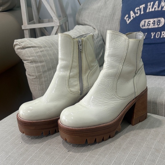 Jeffrey Campbell Women's Cream and White Boots - Picture 2 of 3